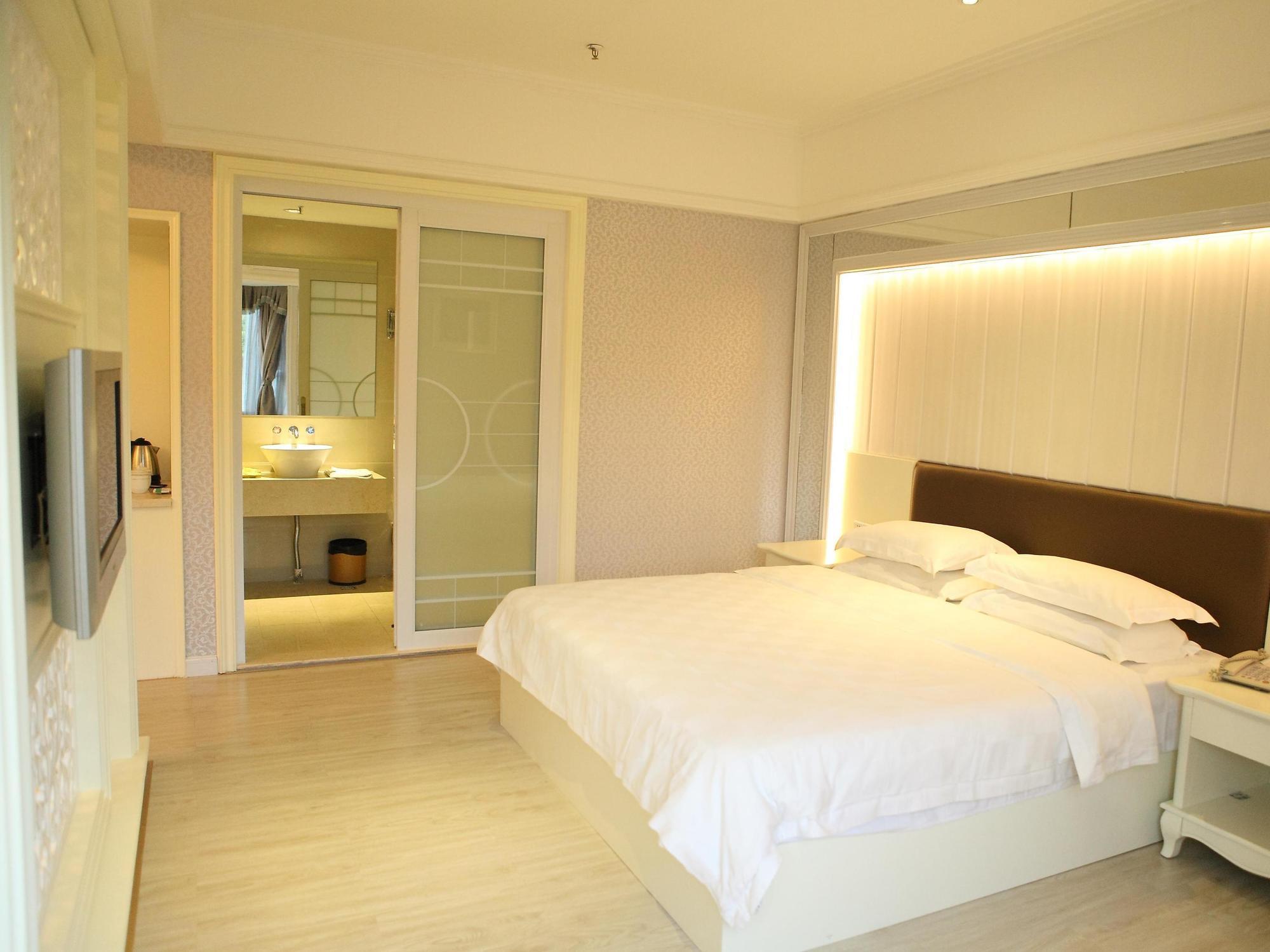 Bluesky Hotel Guangzhou Exterior photo