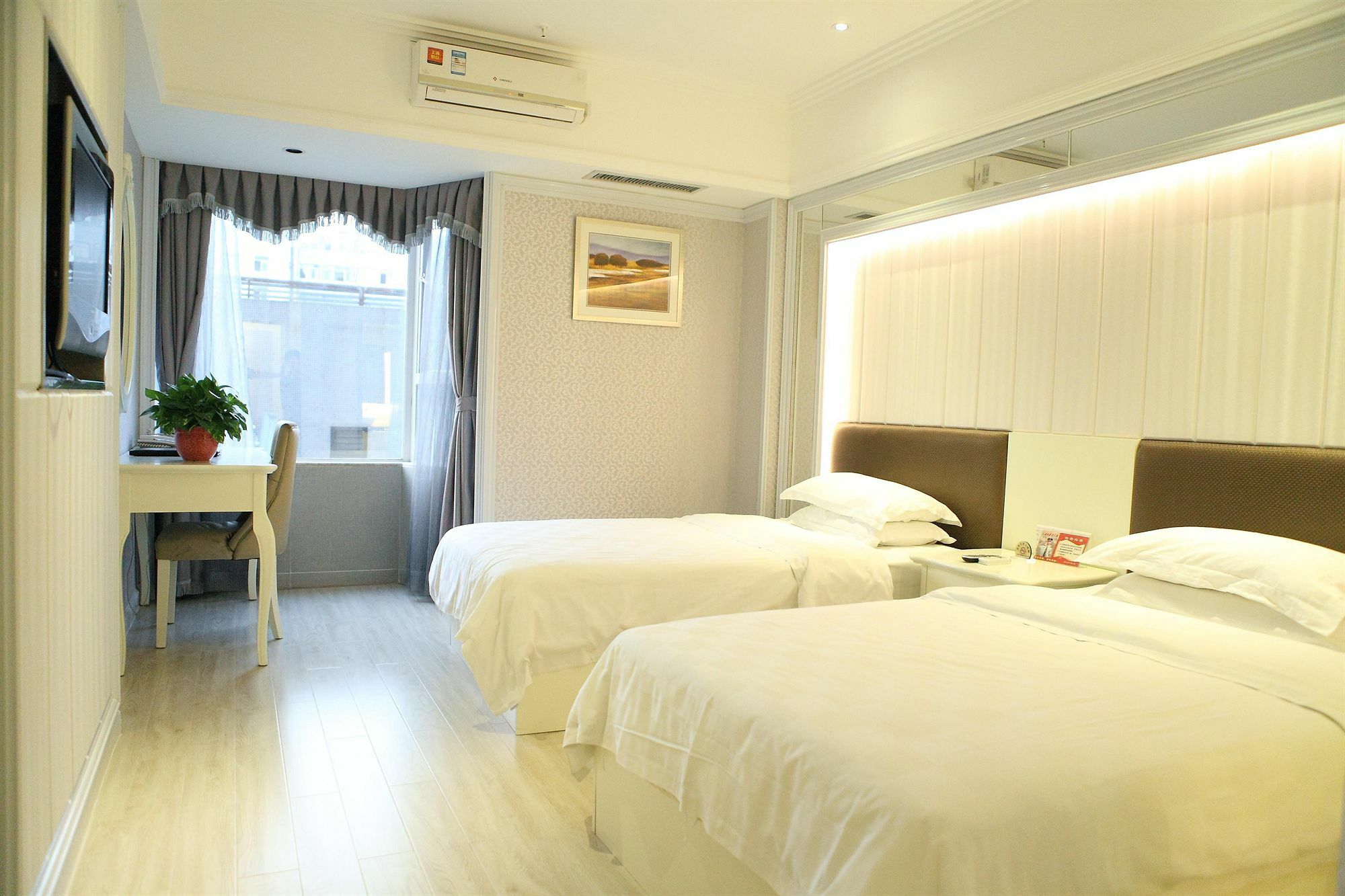 Bluesky Hotel Guangzhou Exterior photo