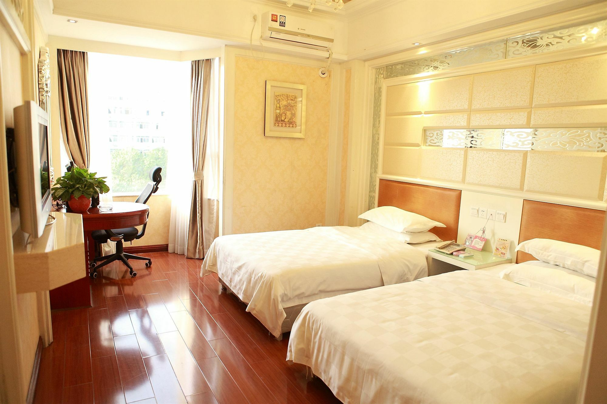Bluesky Hotel Guangzhou Exterior photo